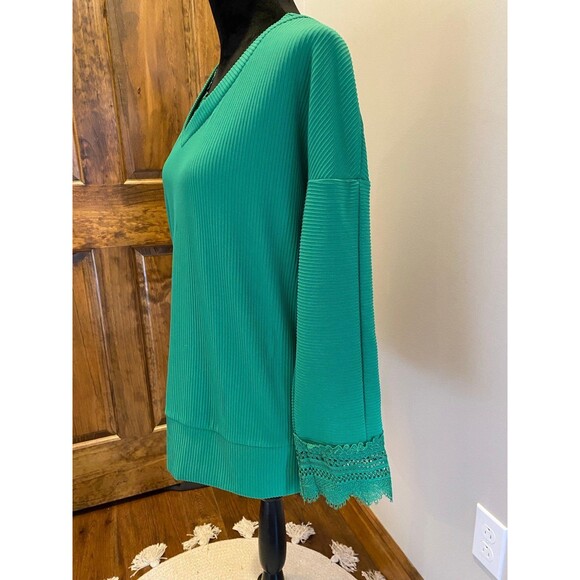 Trendy Queen Blouse Emerald Green Woman’s Size Large Blouse w/ Lace Dressy - Picture 5 of 12